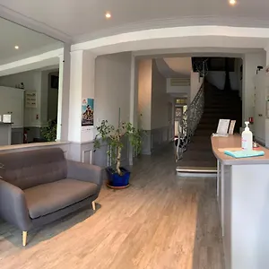 https://logis-hotel-du-midi.fr-provencehotel.com